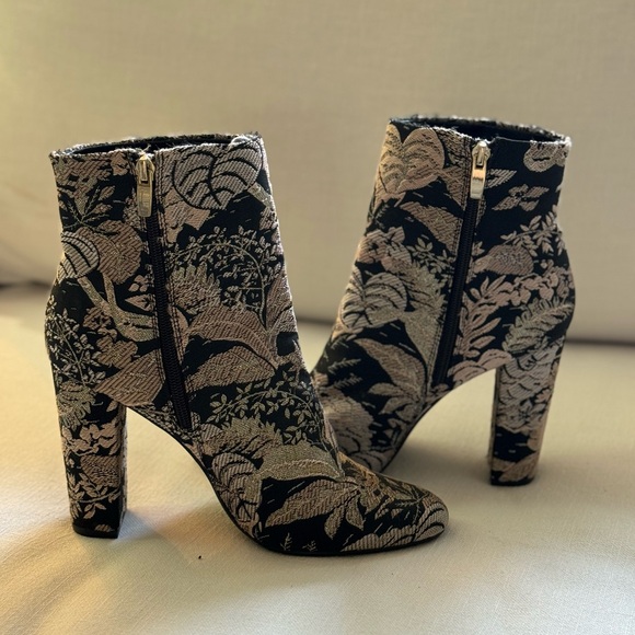 Neiman Marcus Bucasia Floral Brocade Ankle Boot | Color: Black, Gold | Size: 10 - Picture 8 of 14